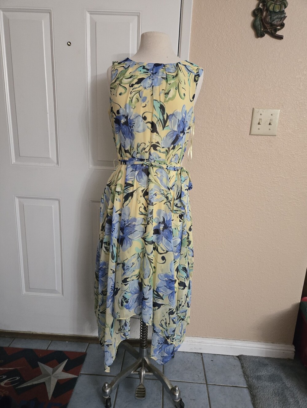 Madison Leigh Yellow Blue Floral Dress NWT Size 10